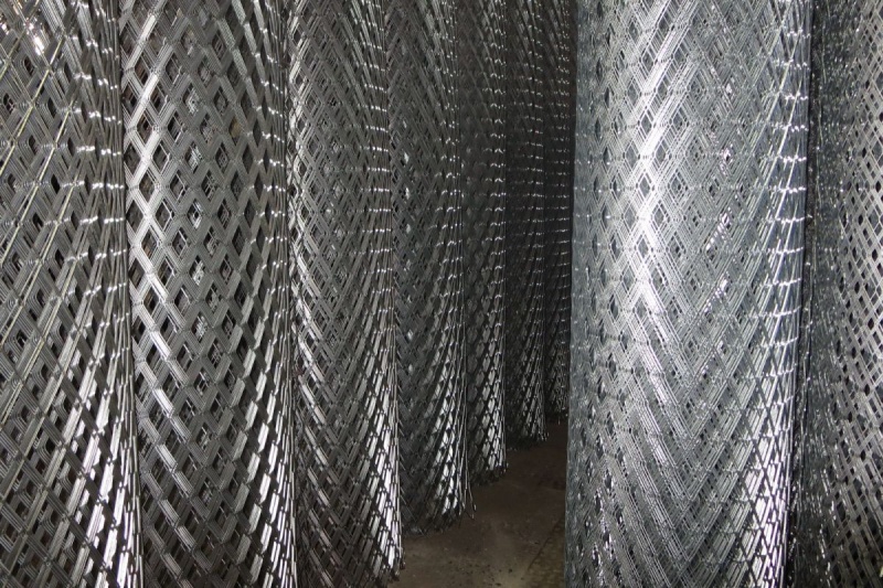 Фото для статьи: ЦПВС в настиле — пример правильной опоры по периметру